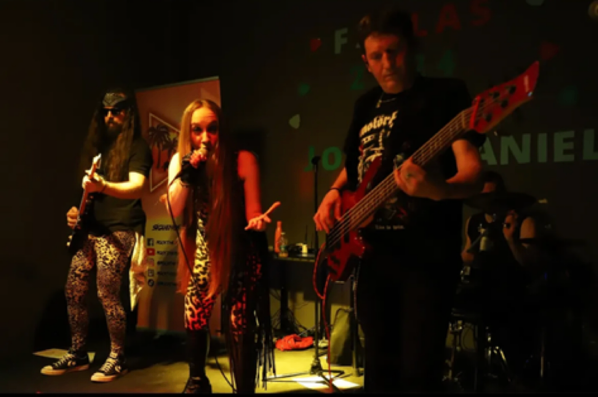 Rock the 80's actuando en directo
